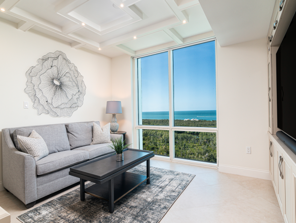 Luxury Penthouse with great view North Naples